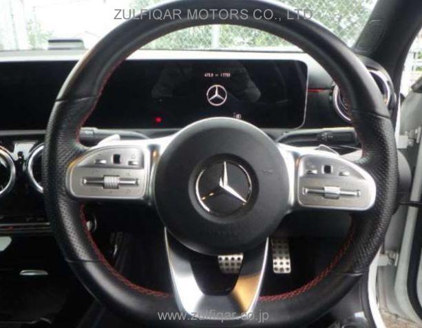 MERCEDES BENZ A CLASS 2019 Image 4