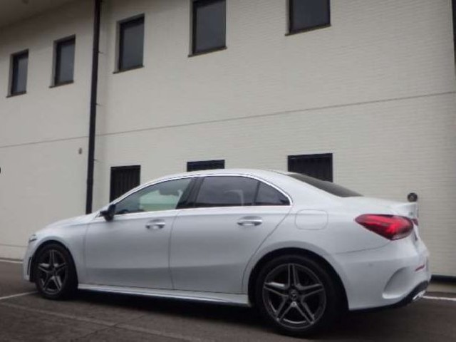 MERCEDES BENZ A CLASS 2019 Image 31