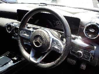 MERCEDES BENZ A CLASS 2019 Image 30