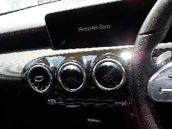 MERCEDES BENZ A CLASS 2019 Image 31