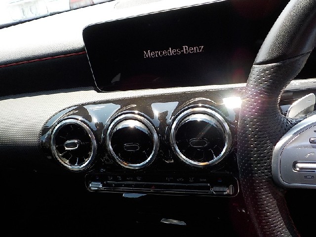 MERCEDES BENZ A CLASS 2019 Image 37