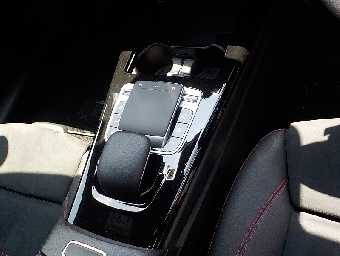 MERCEDES BENZ A CLASS 2019 Image 32