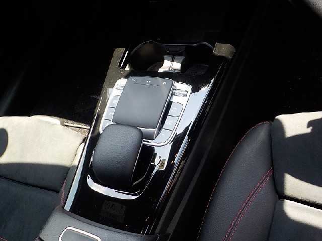 MERCEDES BENZ A CLASS 2019 Image 38