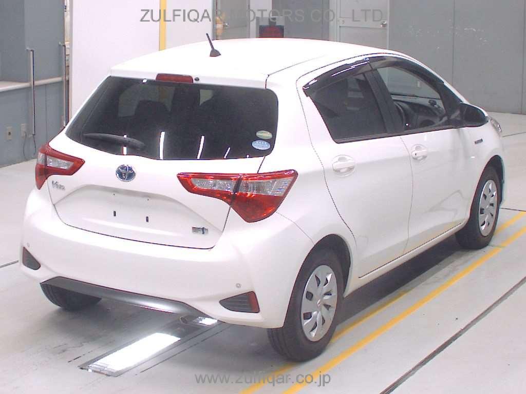 TOYOTA VITZ 2017 Image 2