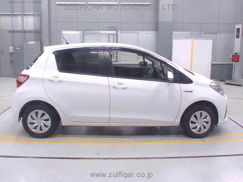 TOYOTA VITZ 2017 Image 3