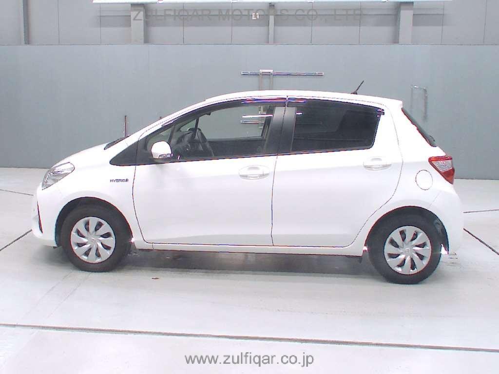 TOYOTA VITZ 2017 Image 4