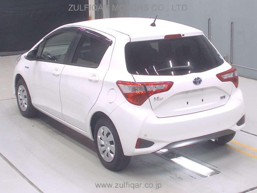 TOYOTA VITZ 2017 Image 6