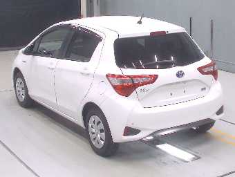 TOYOTA VITZ 2017 Image 6