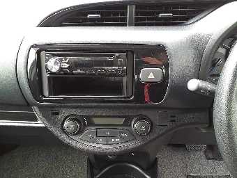 TOYOTA VITZ 2017 Image 9