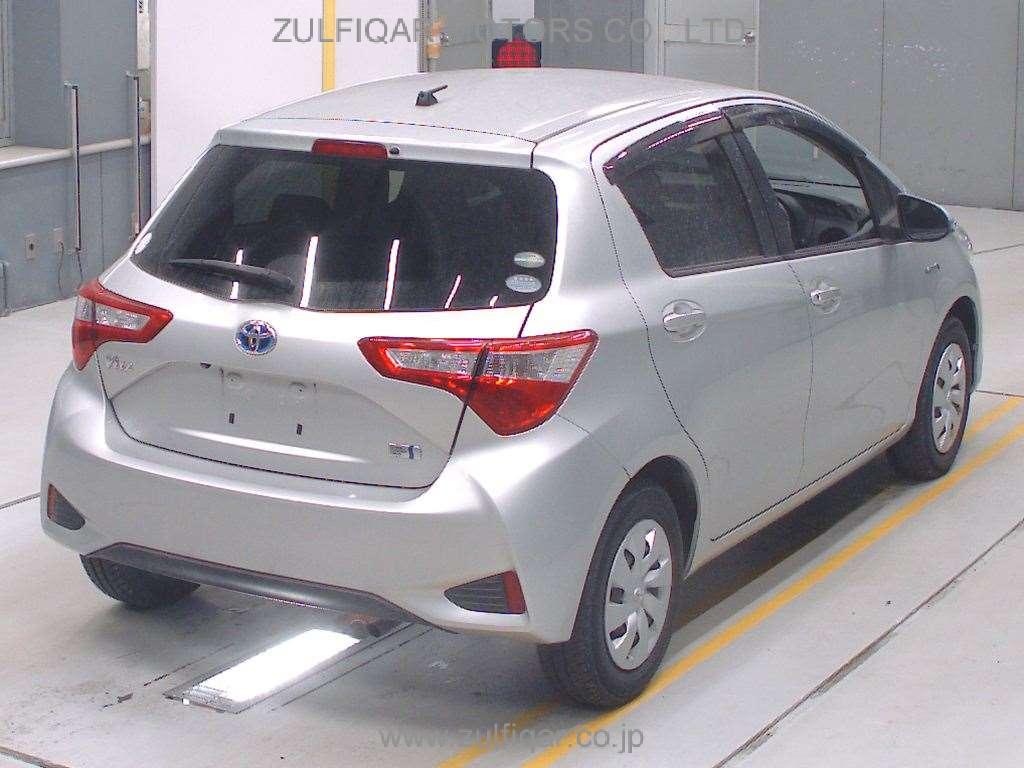 TOYOTA VITZ 2017 Image 2