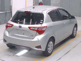 TOYOTA VITZ 2017 Image 2