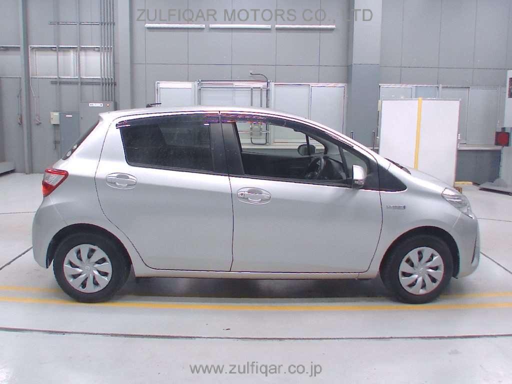 TOYOTA VITZ 2017 Image 3