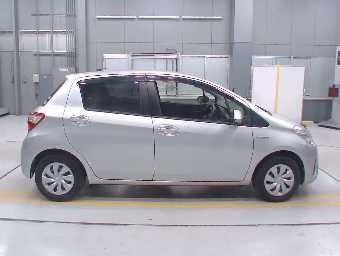 TOYOTA VITZ 2017 Image 3