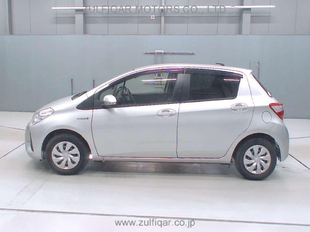 TOYOTA VITZ 2017 Image 4