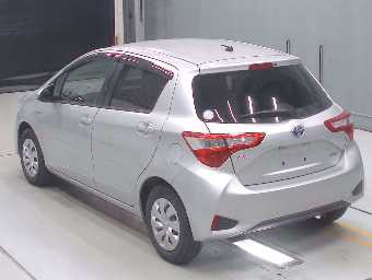 TOYOTA VITZ 2017 Image 6