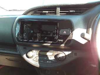 TOYOTA VITZ 2017 Image 9