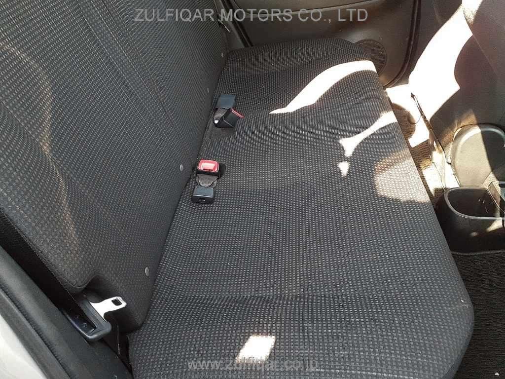 TOYOTA VITZ 2017 Image 10