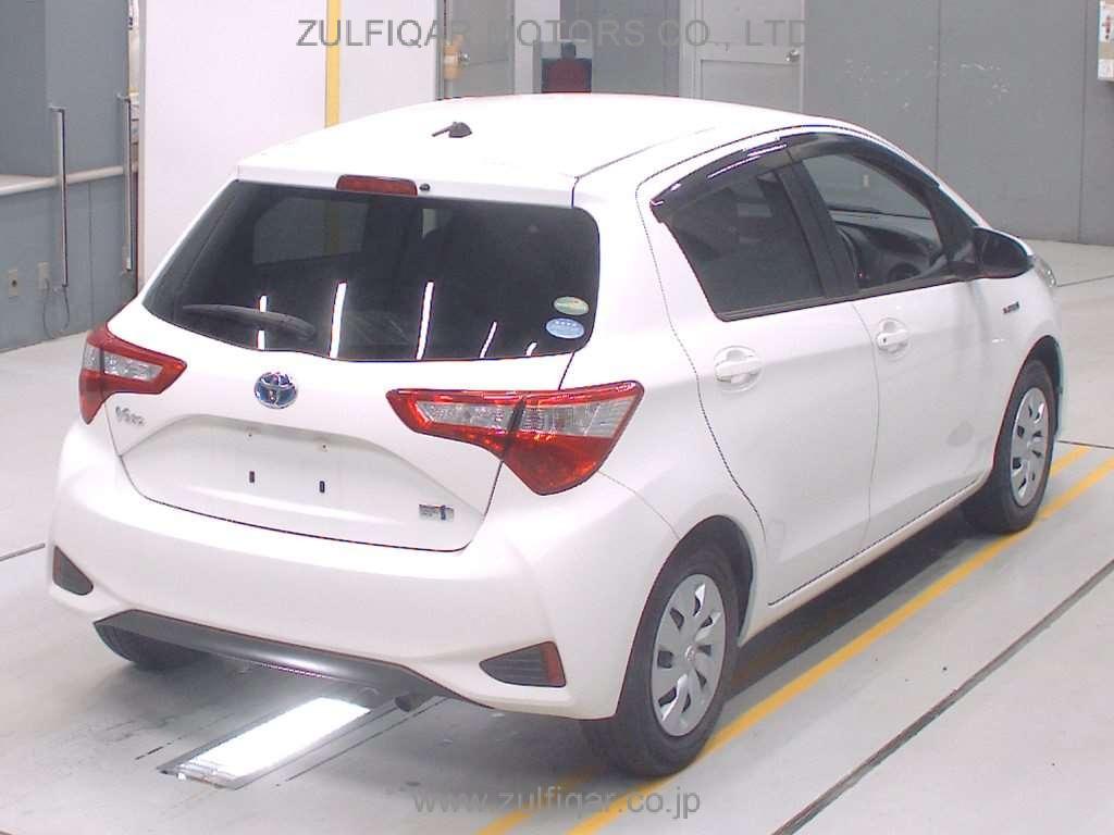 TOYOTA VITZ 2017 Image 2