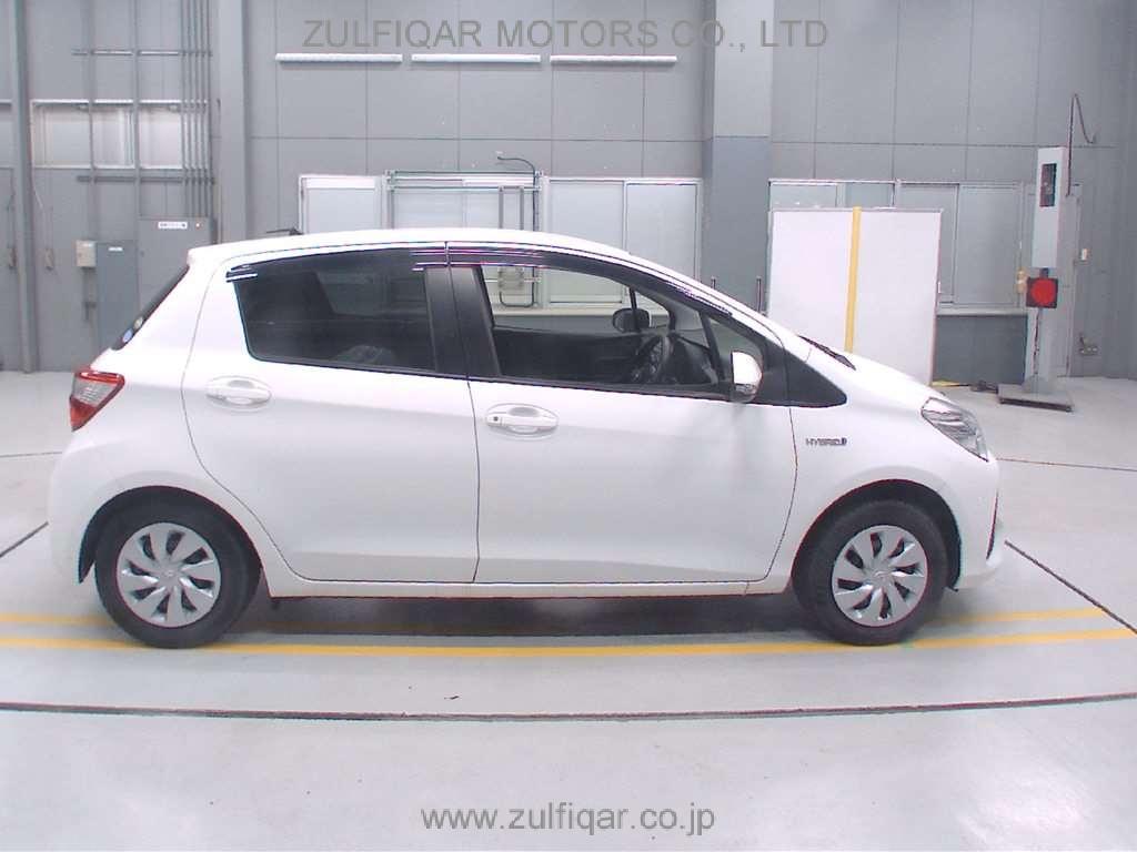 TOYOTA VITZ 2017 Image 3