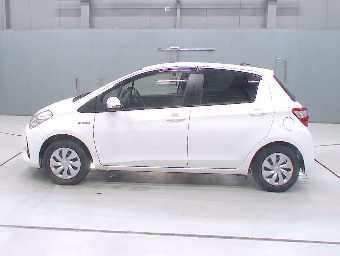 TOYOTA VITZ 2017 Image 4