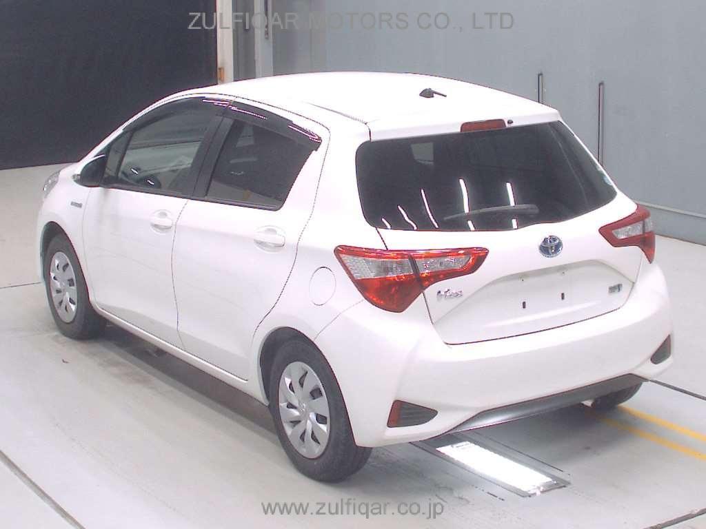 TOYOTA VITZ 2017 Image 6