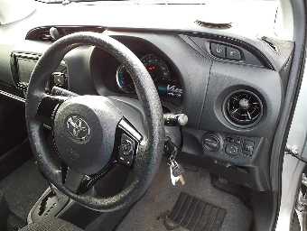 TOYOTA VITZ 2018 Image 7