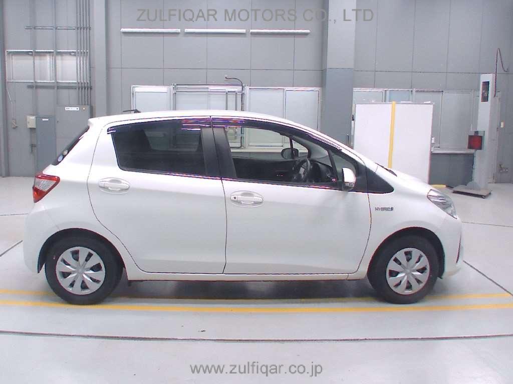 TOYOTA VITZ 2017 Image 3