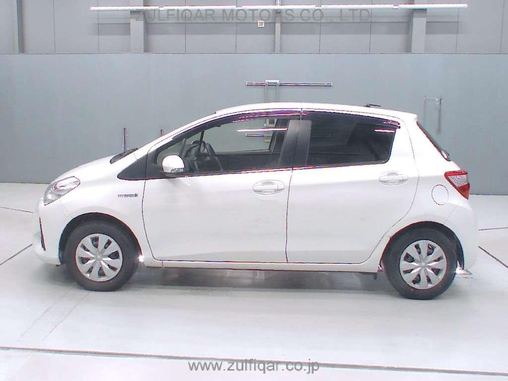 TOYOTA VITZ 2017 Image 4