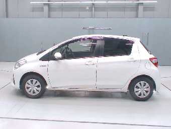 TOYOTA VITZ 2017 Image 4