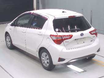 TOYOTA VITZ 2017 Image 6