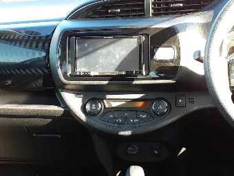 TOYOTA VITZ 2017 Image 9