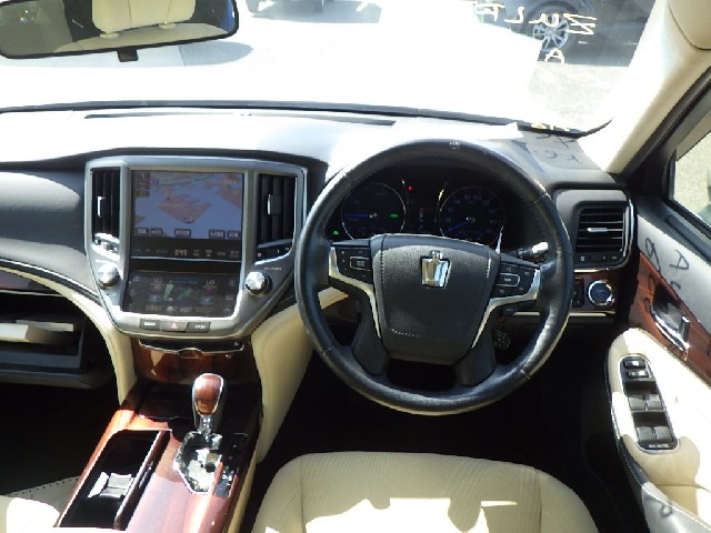 TOYOTA CROWN HYBRID 2013 Image 20