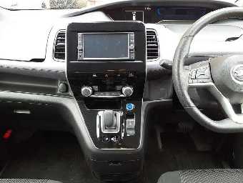 NISSAN SERENA 2022 Image 9