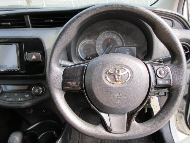 TOYOTA VITZ 2020 Image 19