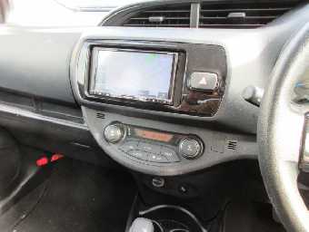 TOYOTA VITZ 2020 Image 14