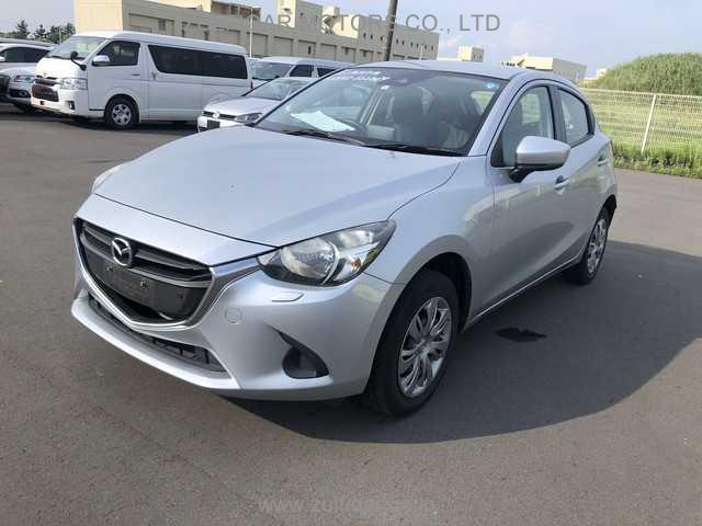 MAZDA DEMIO 2018 Image 8
