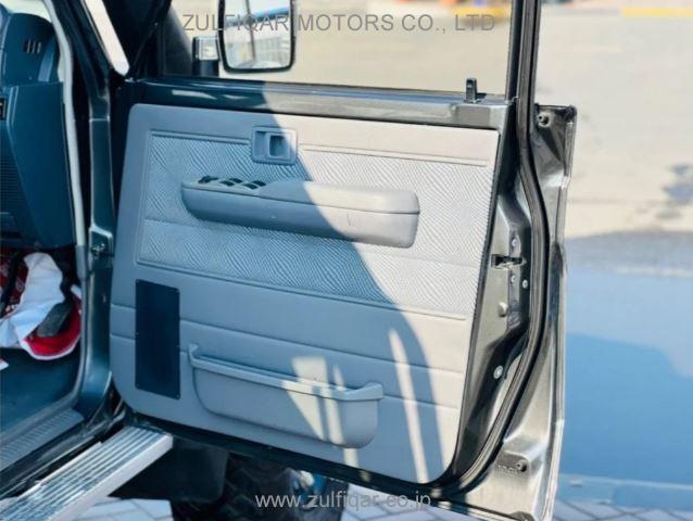 TOYOTA LAND CRUISER PICKUP 2013 Image 12