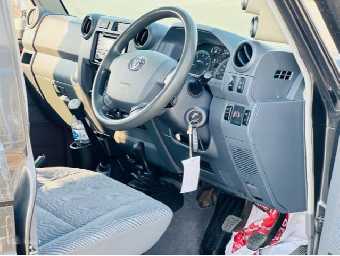 TOYOTA LAND CRUISER PICKUP 2013 Image 8