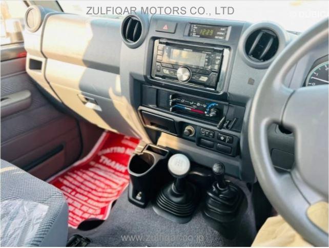 TOYOTA LAND CRUISER PICKUP 2013 Image 9