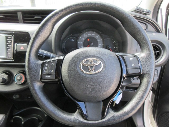 TOYOTA VITZ 2019 Image 19