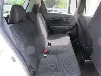 TOYOTA VITZ 2019 Image 8