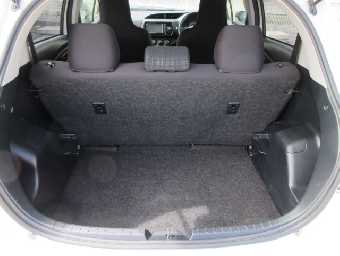 TOYOTA VITZ 2019 Image 9