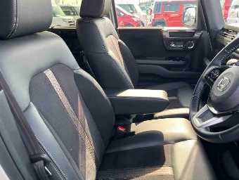 HONDA N-BOX CUSTOM 2019 Image 7