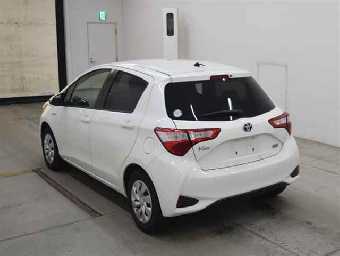 TOYOTA VITZ 2018 Image 2
