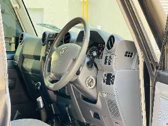 TOYOTA LAND CRUISER PICKUP 2016 Image 11