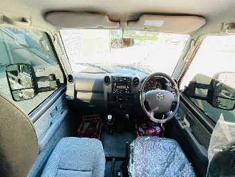 TOYOTA LAND CRUISER PICKUP 2016 Image 14