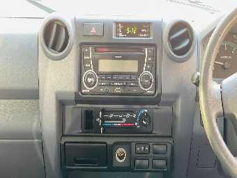 TOYOTA LAND CRUISER PICKUP 2016 Image 17