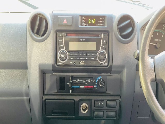 TOYOTA LAND CRUISER PICKUP 2016 Image 23