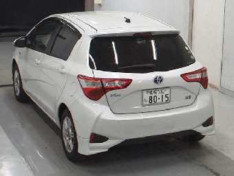 TOYOTA VITZ 2018 Image 2