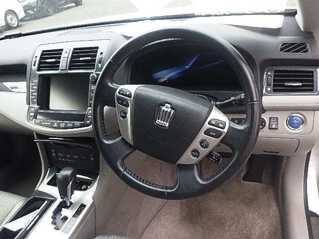 TOYOTA CROWN HYBRID 2012 Image 23